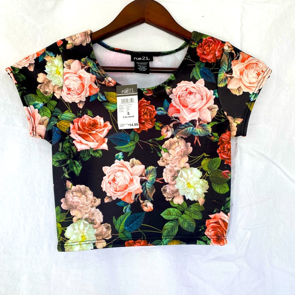 Floral Crop Top Size Small New With Tags